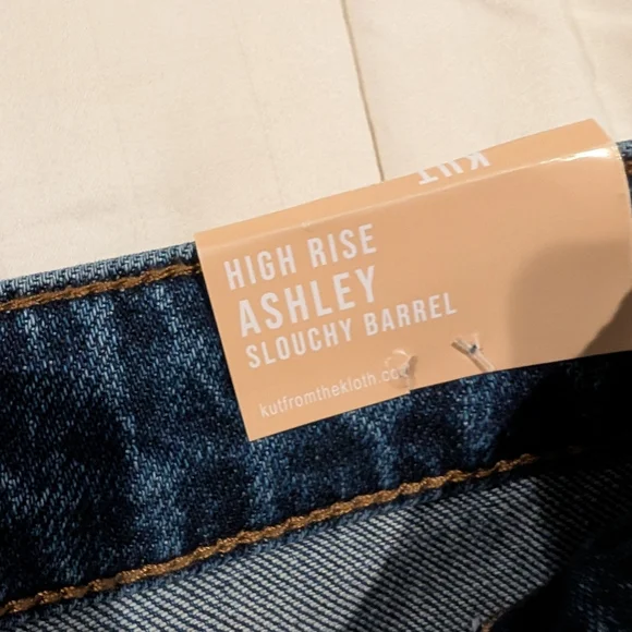 NWT. Classic Blue Women's Jeans - Picture 5 of 9